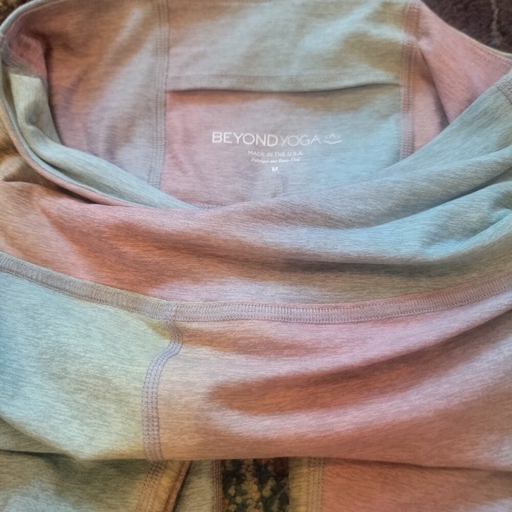 Beyond yoga bundle - Picture 4 of 16